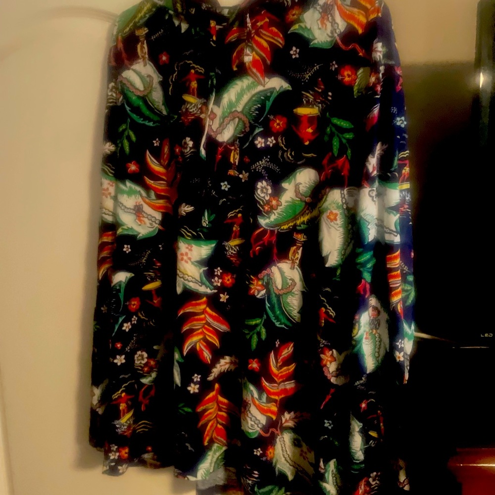 It has multiple colors and and a hood on it very stylish